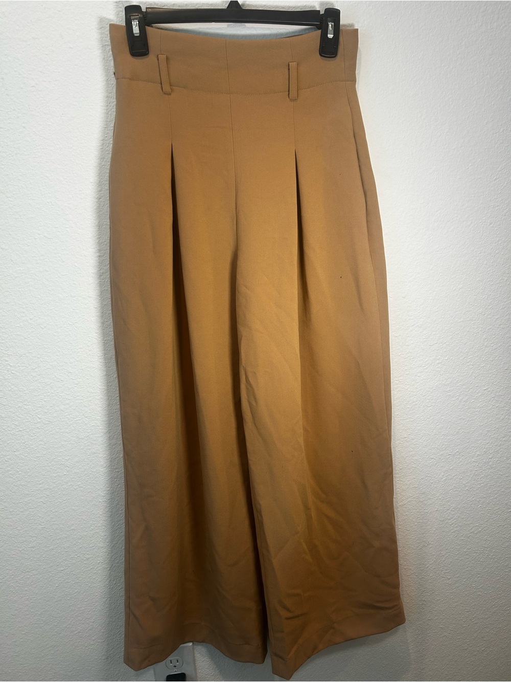 BCBGMaxAzria Wide Leg Trousers in Camel